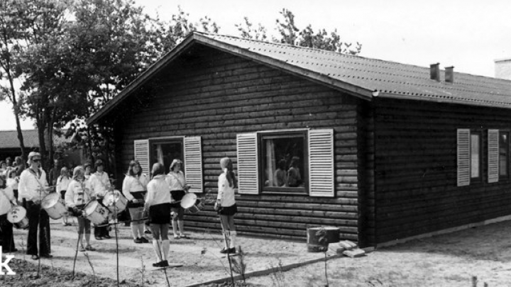 Billede fra indvielse af hytten på Damager 14, 1985